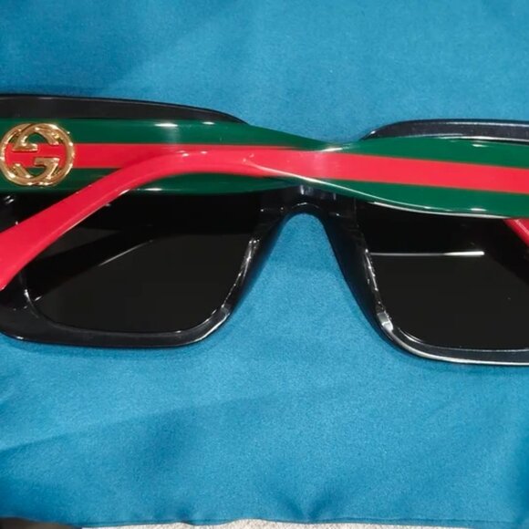 Gucci Oversized Square Black Sunglasses with Velvet Case - Picture 3 of 6